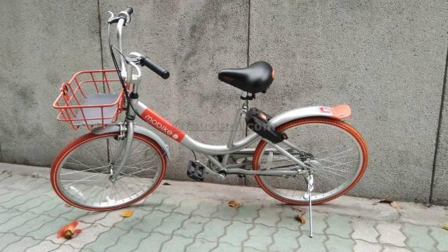 Sepeda Mobike dengan fitur roda anti kempes (dokumentasi pribadi)