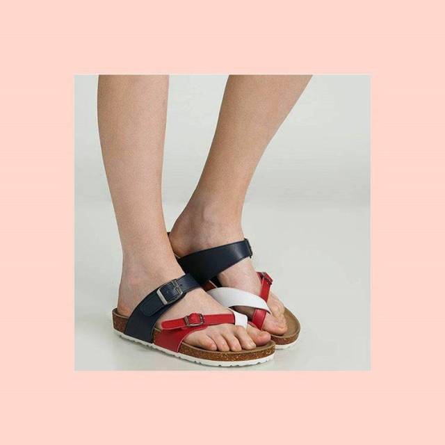 Pria Ini Jadi Bos Sandal Kulit