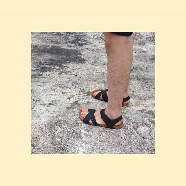 Pria Ini Jadi Bos Sandal Kulit